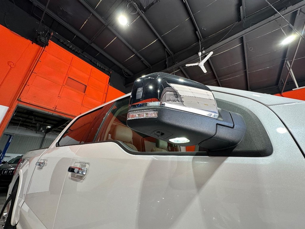 Ford F-150 Vehicle Full-screen Gallery Image 17