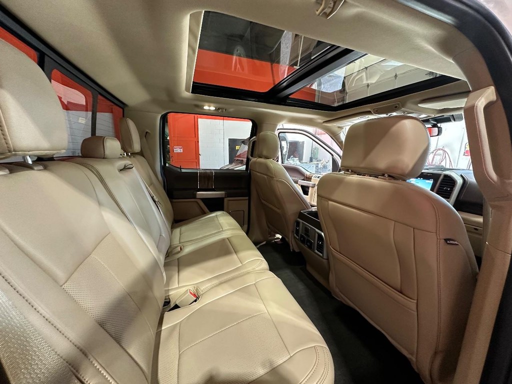 Ford F-150 Vehicle Full-screen Gallery Image 19