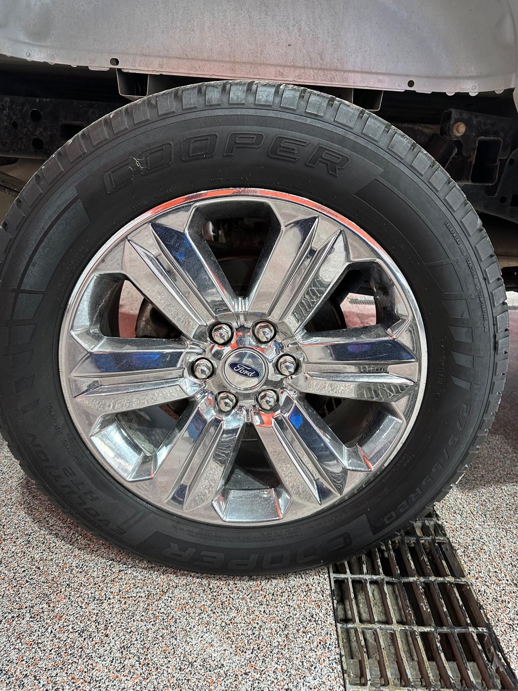 Ford F-150 Vehicle Full-screen Gallery Image 20