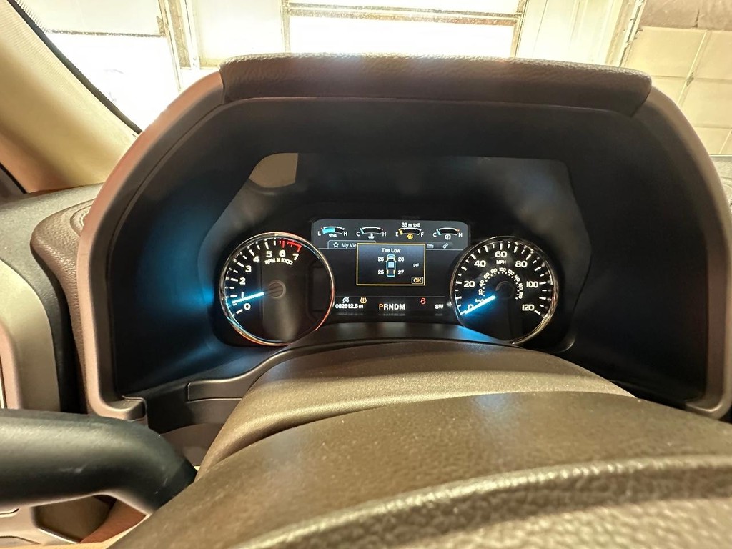 Ford F-150 Vehicle Full-screen Gallery Image 23