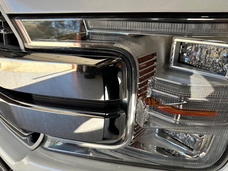 Ford F-150 Vehicle Full-screen Gallery Image 9