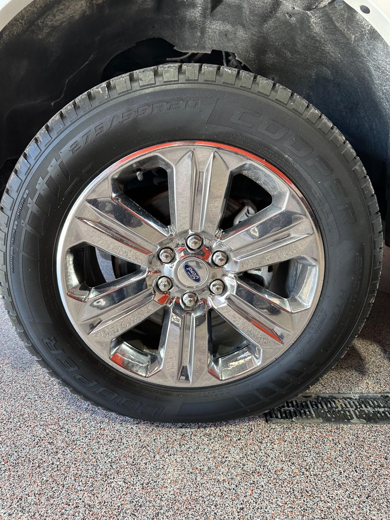 Ford F-150 Vehicle Full-screen Gallery Image 13