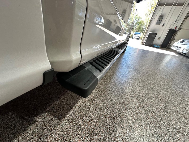 Ford F-150 Vehicle Full-screen Gallery Image 14