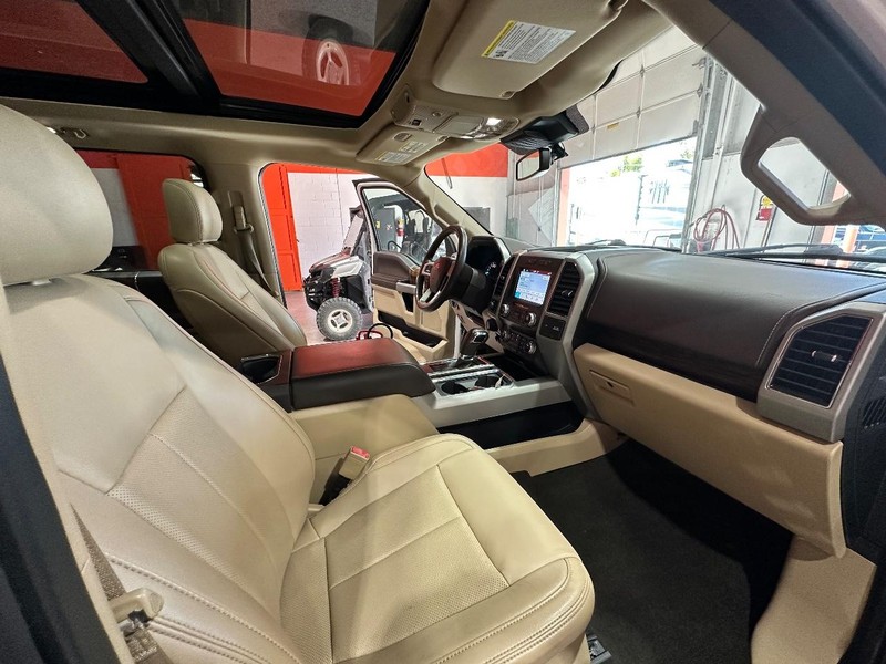 Ford F-150 Vehicle Full-screen Gallery Image 18