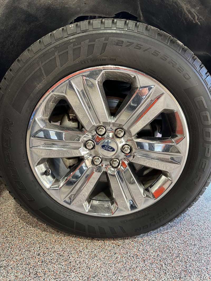 Ford F-150 Vehicle Full-screen Gallery Image 21