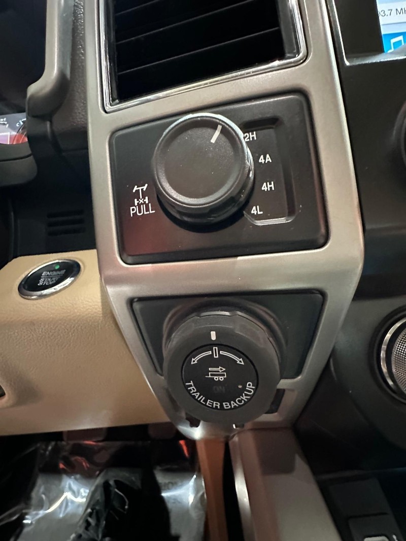 Ford F-150 Vehicle Full-screen Gallery Image 26