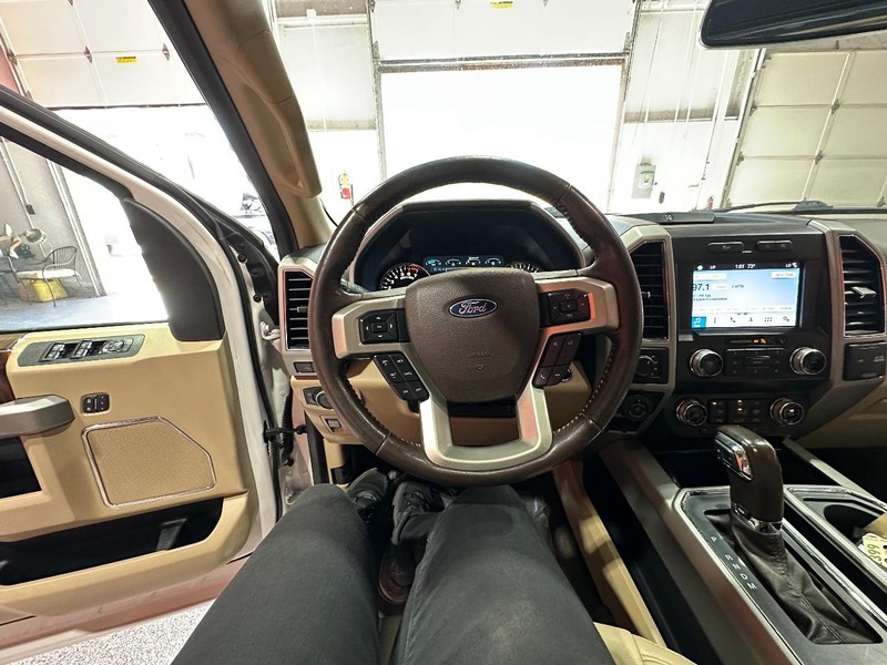 Ford F-150 Vehicle Full-screen Gallery Image 28