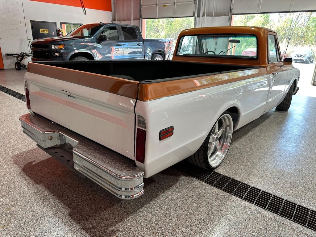 Chevrolet C/K 10 Vehicle Full-screen Gallery Image 5