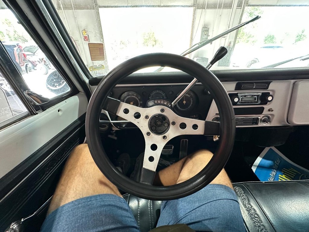 Chevrolet C/K 10 Vehicle Full-screen Gallery Image 23