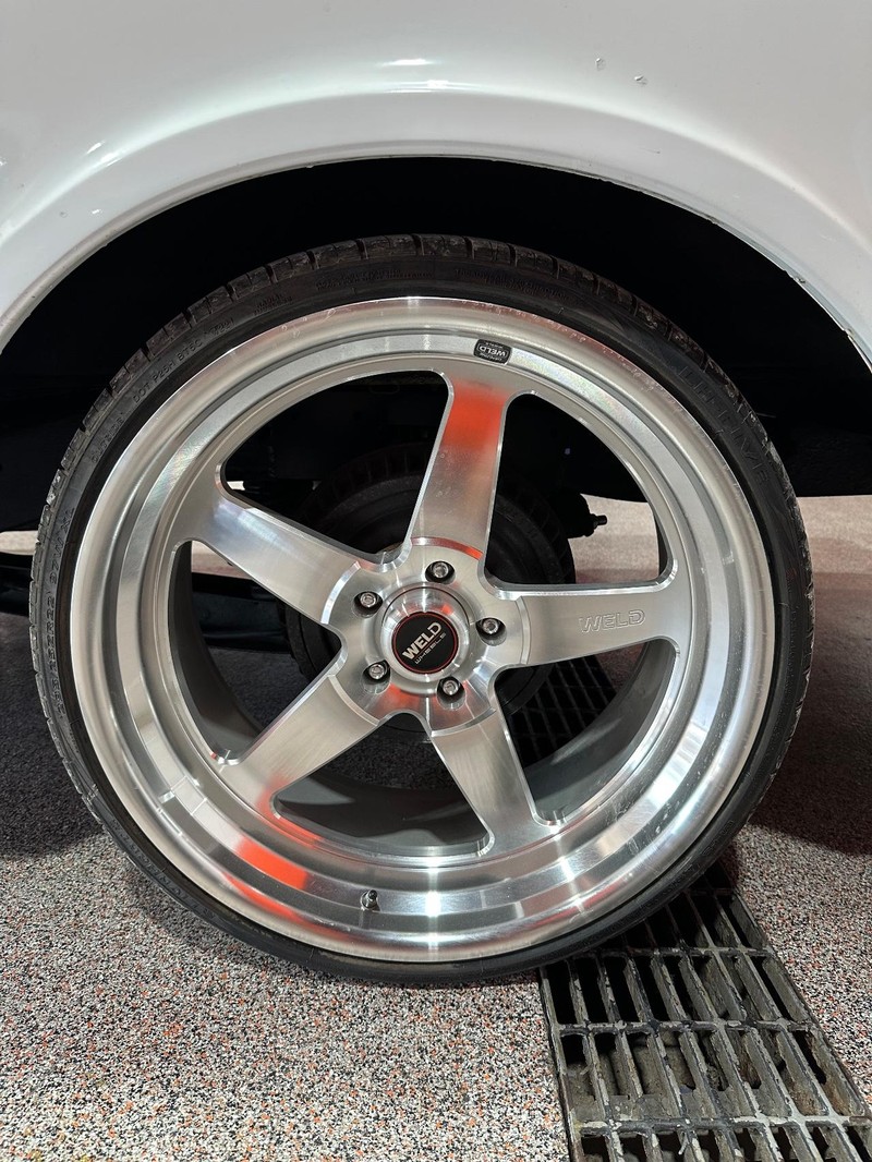 Chevrolet C/K 10 Vehicle Full-screen Gallery Image 9