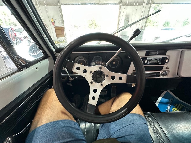 Chevrolet C/K 10 Vehicle Full-screen Gallery Image 23