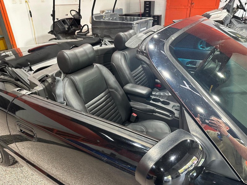 Ford Thunderbird Vehicle Full-screen Gallery Image 24