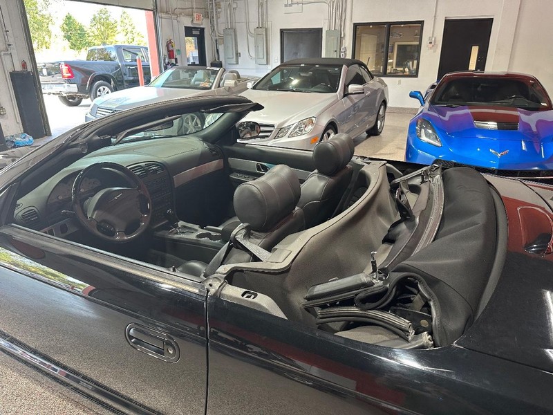 Ford Thunderbird Vehicle Full-screen Gallery Image 26