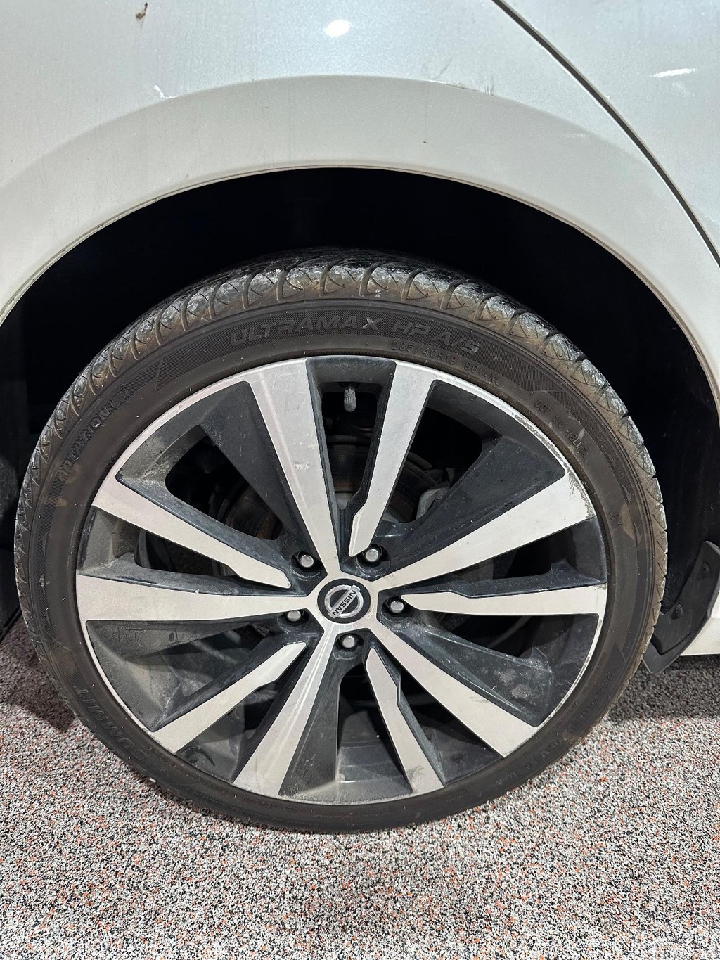 Nissan Altima Vehicle Full-screen Gallery Image 15