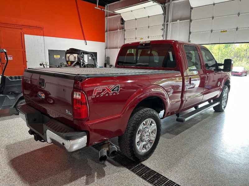 Ford Super Duty F-250 SRW Vehicle Full-screen Gallery Image 3