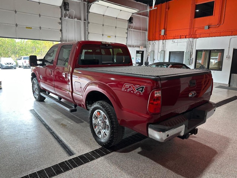 Ford Super Duty F-250 SRW Vehicle Full-screen Gallery Image 5