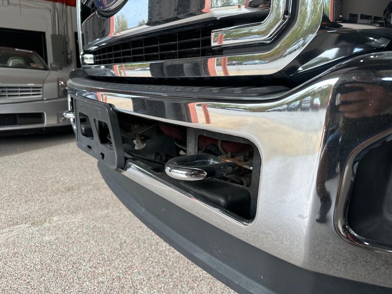 Ford Super Duty F-250 SRW Vehicle Full-screen Gallery Image 7