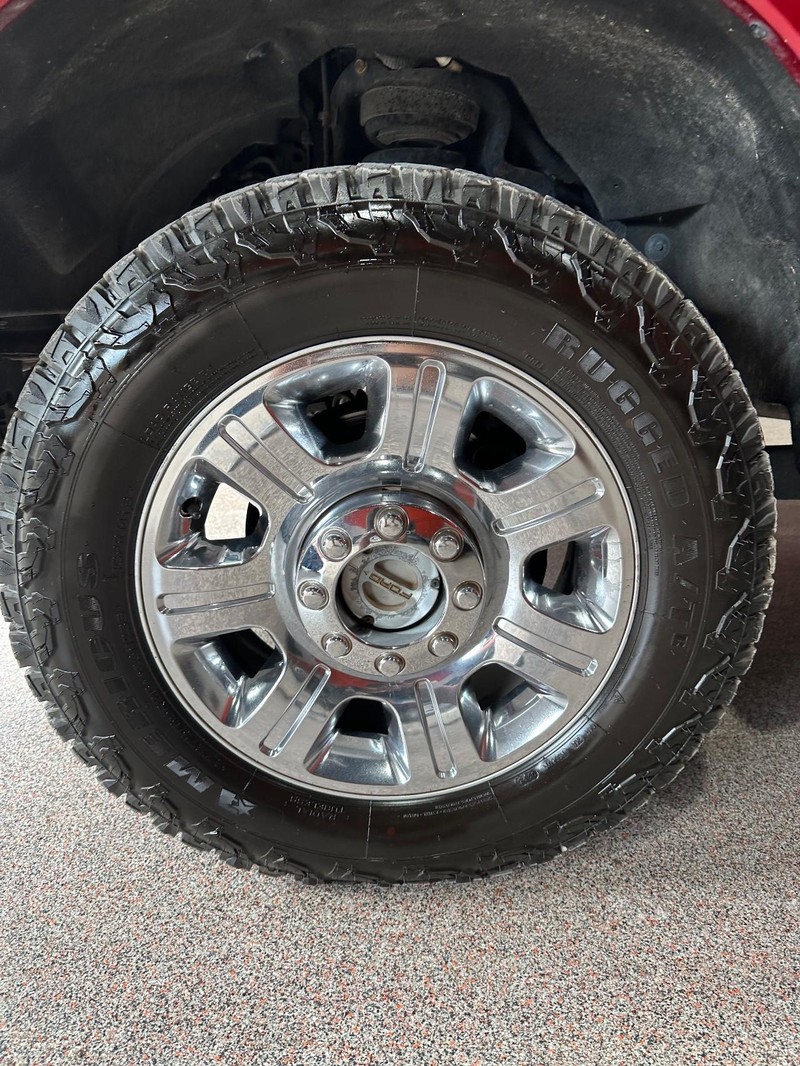 Ford Super Duty F-250 SRW Vehicle Full-screen Gallery Image 10