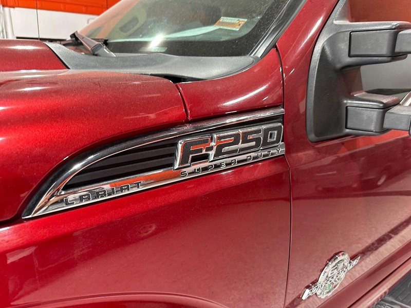 Ford Super Duty F-250 SRW Vehicle Full-screen Gallery Image 12
