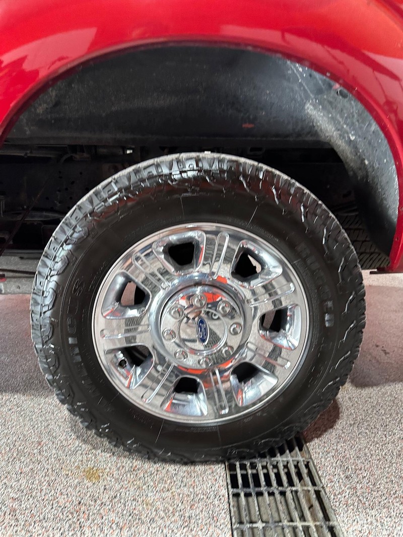 Ford Super Duty F-250 SRW Vehicle Full-screen Gallery Image 15