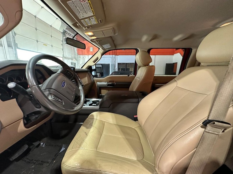 Ford Super Duty F-250 SRW Vehicle Full-screen Gallery Image 17