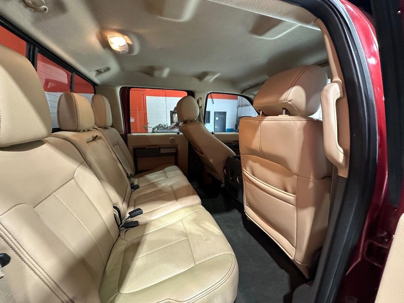 Ford Super Duty F-250 SRW Vehicle Full-screen Gallery Image 23