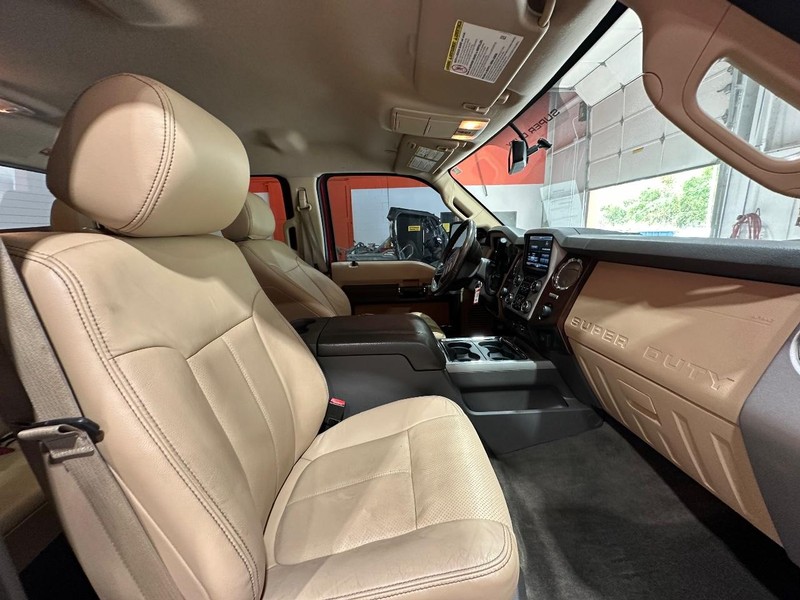 Ford Super Duty F-250 SRW Vehicle Full-screen Gallery Image 24