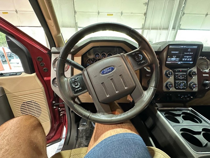 Ford Super Duty F-250 SRW Vehicle Full-screen Gallery Image 25