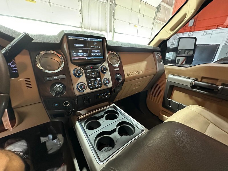 Ford Super Duty F-250 SRW Vehicle Full-screen Gallery Image 27