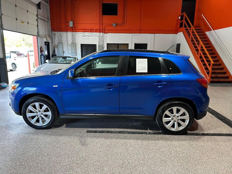 Mitsubishi Outlander Sport Vehicle Full-screen Gallery Image 4