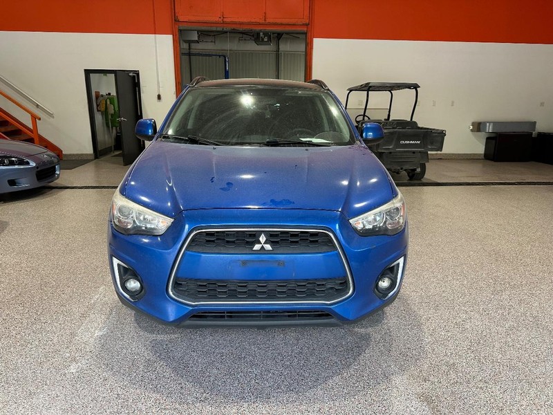 Mitsubishi Outlander Sport Vehicle Full-screen Gallery Image 8