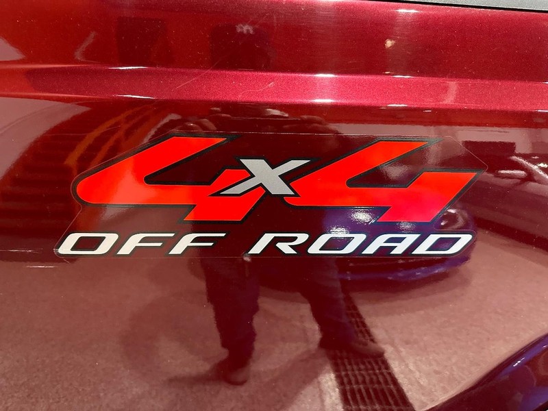 Ford Super Duty F-250 SRW Vehicle Full-screen Gallery Image 13