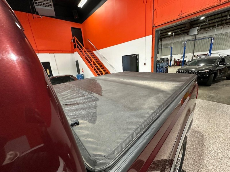 Ford Super Duty F-250 SRW Vehicle Full-screen Gallery Image 15