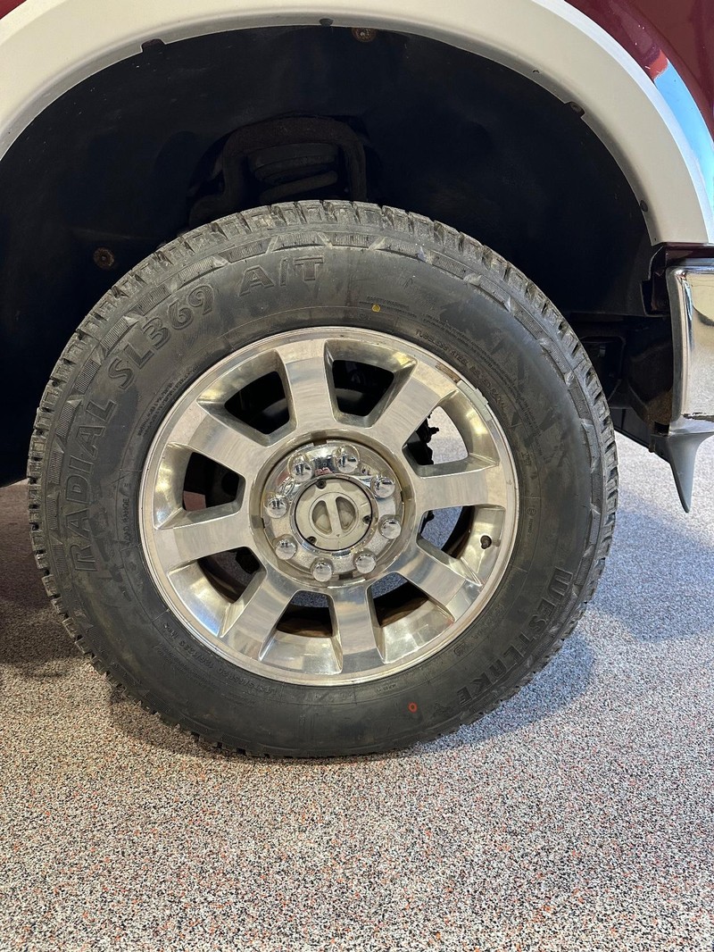 Ford Super Duty F-250 SRW Vehicle Full-screen Gallery Image 19