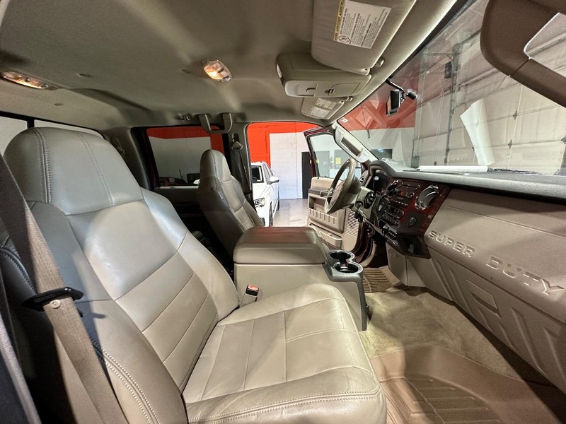 Ford Super Duty F-250 SRW Vehicle Full-screen Gallery Image 20