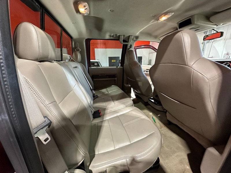 Ford Super Duty F-250 SRW Vehicle Full-screen Gallery Image 21