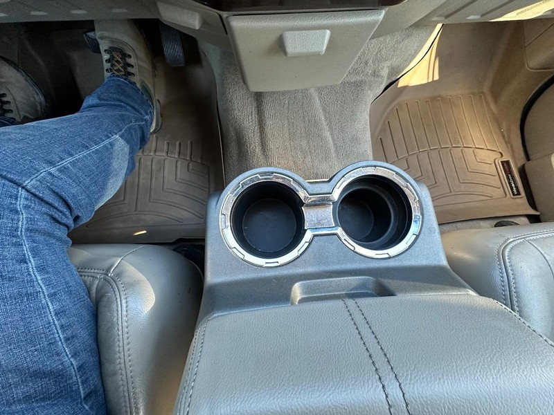 Ford Super Duty F-250 SRW Vehicle Full-screen Gallery Image 22