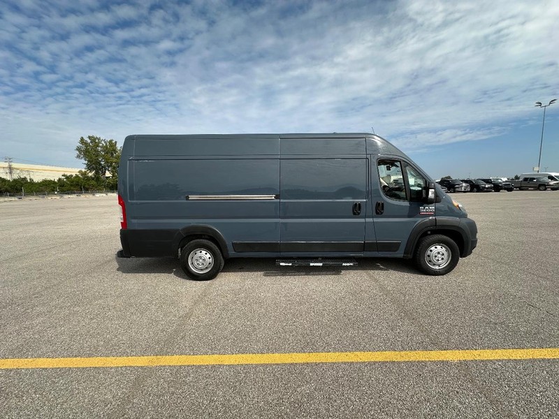 Ram ProMaster Cargo Van Vehicle Full-screen Gallery Image 2