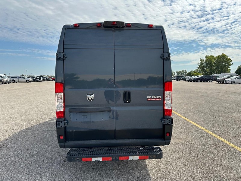 Ram ProMaster Cargo Van Vehicle Full-screen Gallery Image 4