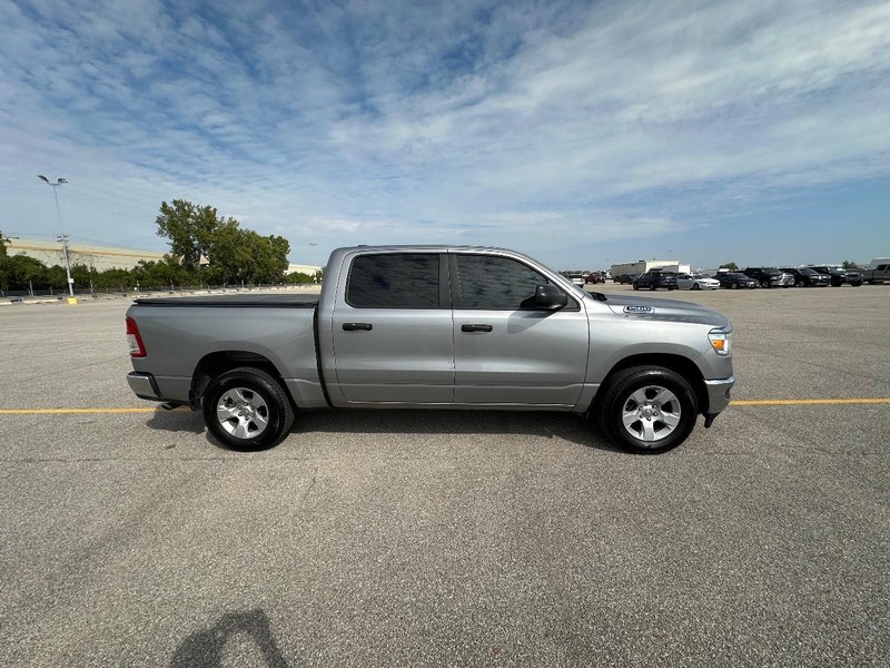 Ram 1500 Vehicle Full-screen Gallery Image 2