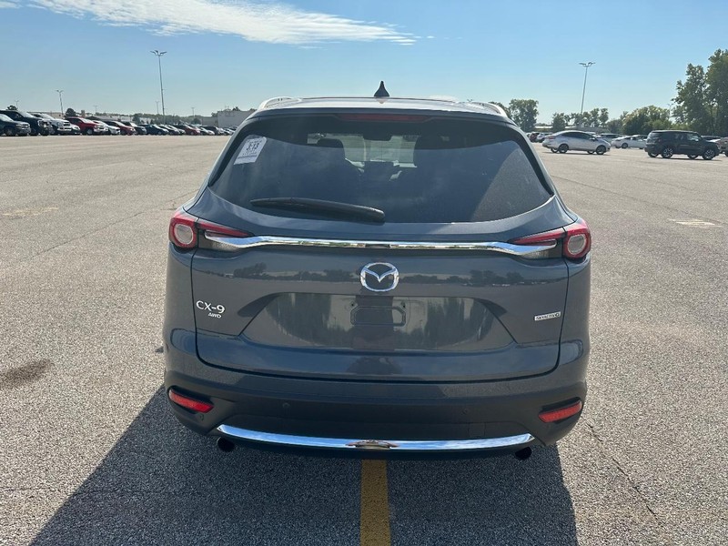 Mazda CX-9 Vehicle Full-screen Gallery Image 6