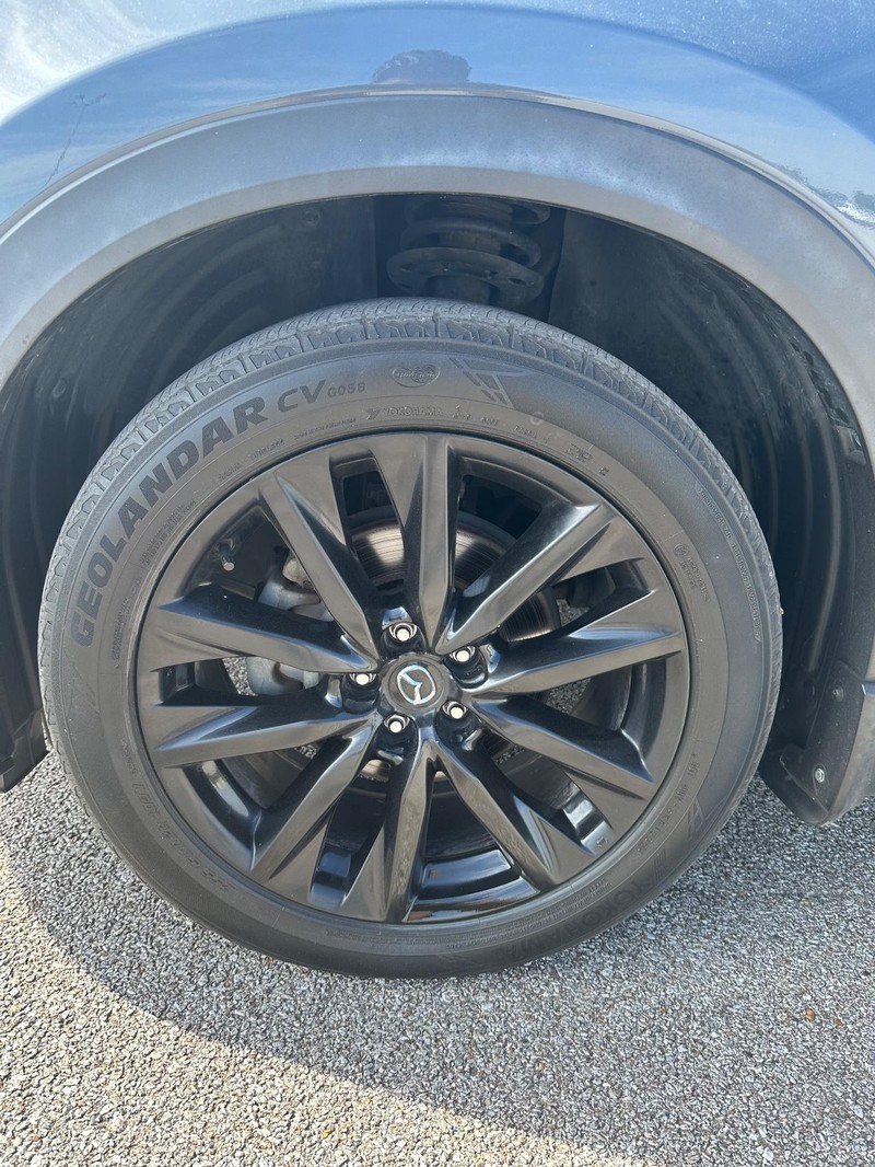 Mazda CX-9 Vehicle Full-screen Gallery Image 7