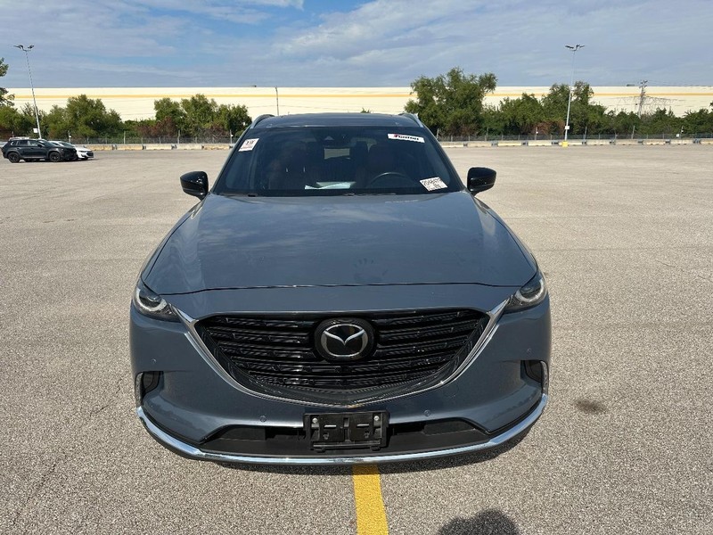 Mazda CX-9 Vehicle Full-screen Gallery Image 8