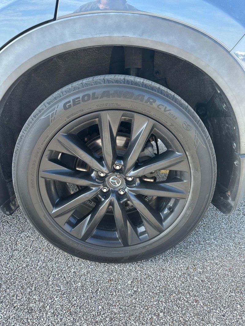 Mazda CX-9 Vehicle Full-screen Gallery Image 12