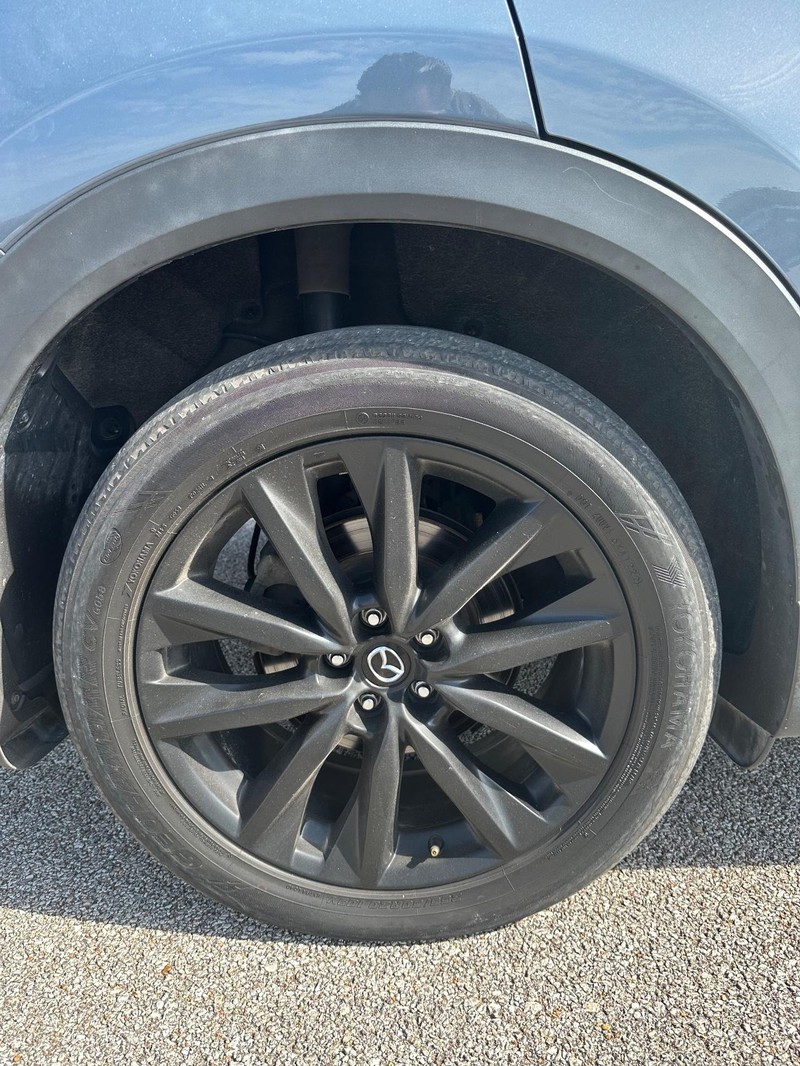 Mazda CX-9 Vehicle Full-screen Gallery Image 14