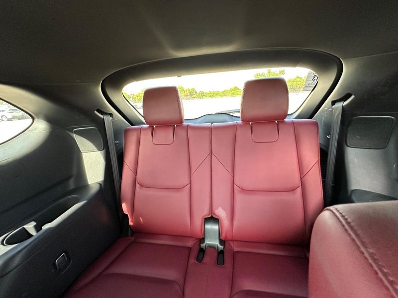 Mazda CX-9 Vehicle Full-screen Gallery Image 15