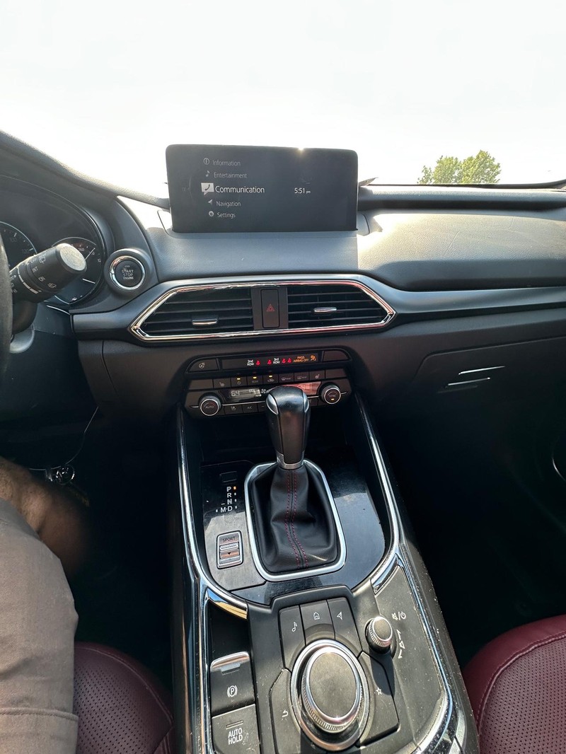 Mazda CX-9 Vehicle Full-screen Gallery Image 16