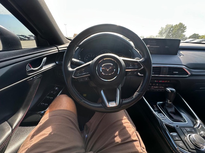 Mazda CX-9 Vehicle Full-screen Gallery Image 19