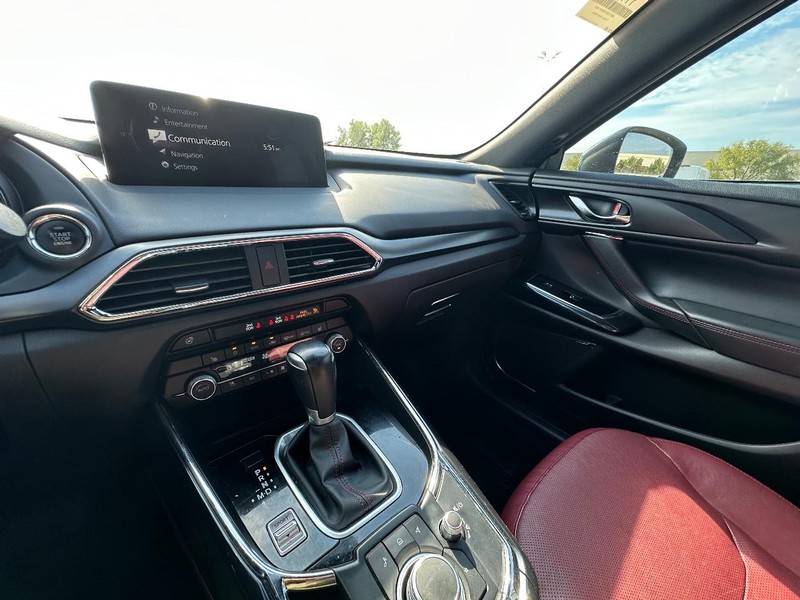 Mazda CX-9 Vehicle Full-screen Gallery Image 21