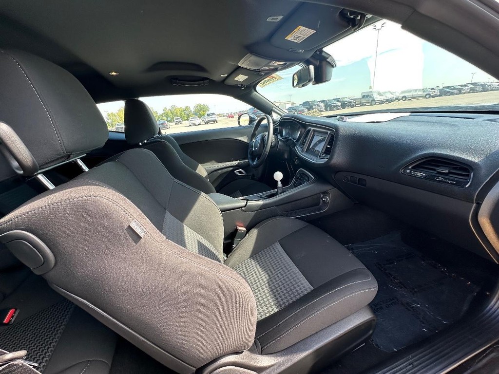 Dodge Challenger Vehicle Full-screen Gallery Image 15